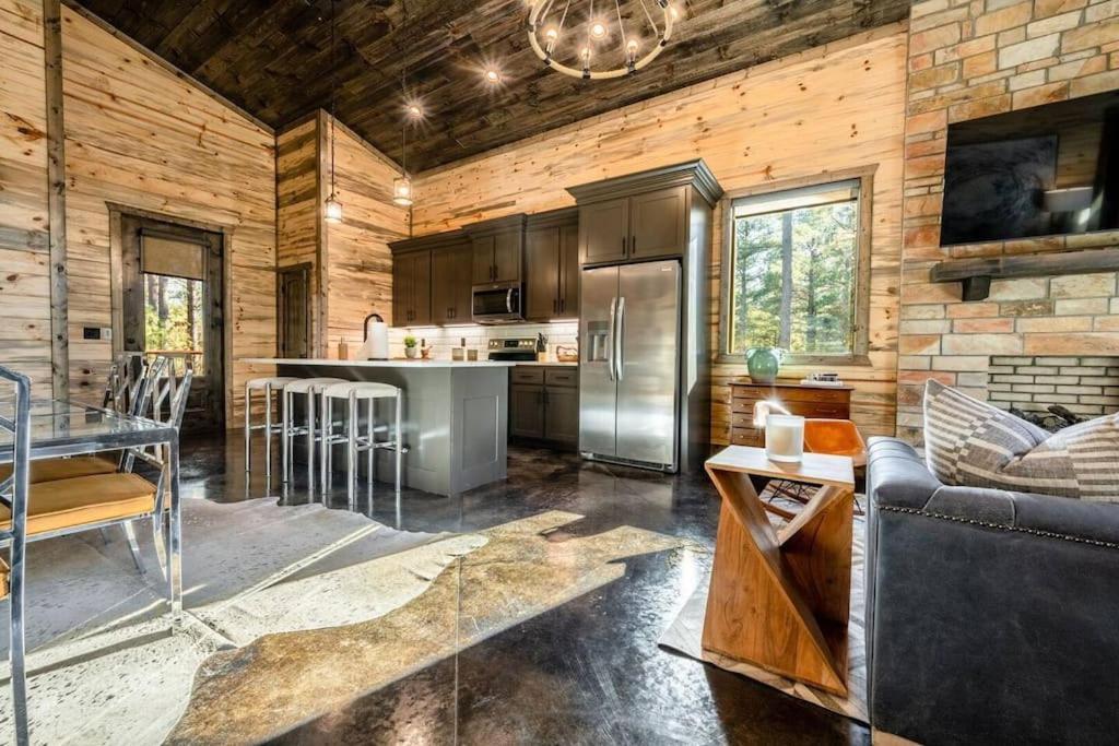 The Blaylock Cabin, 2 King, Hot Tub, Pet Friendly! Broken Bow Exterior photo